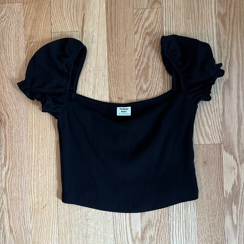 Aritzia Sunday Best Cropped Black puff sleeve top